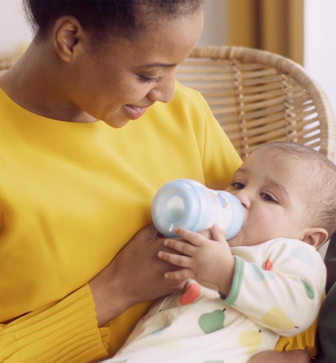 How To Introduce The Bottle To A Breastfed Baby